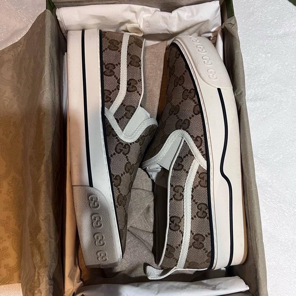 Gucci tennis. Slip on sneakers.